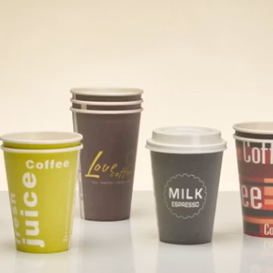 Tazze da caffè in carta usa e getta di alta qualità con coperchi Bomboniere per bevande Supporto logo personalizzato